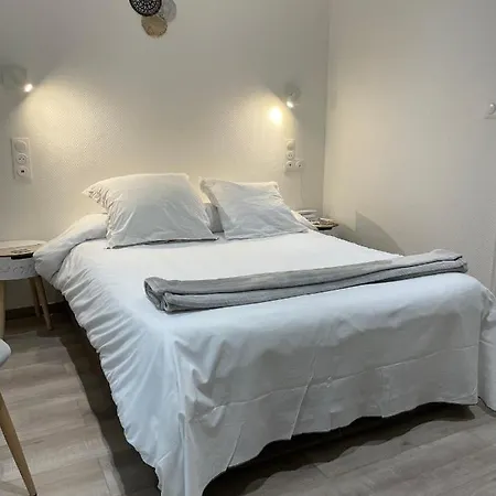 Castel Louis Hotel