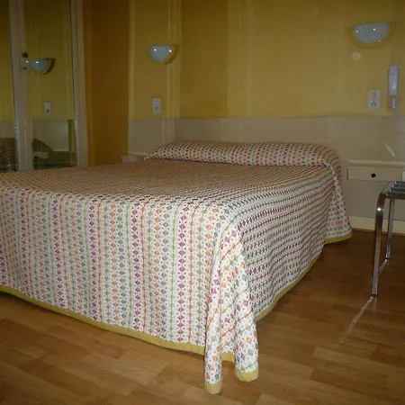 Castel Louis Hotell 2*