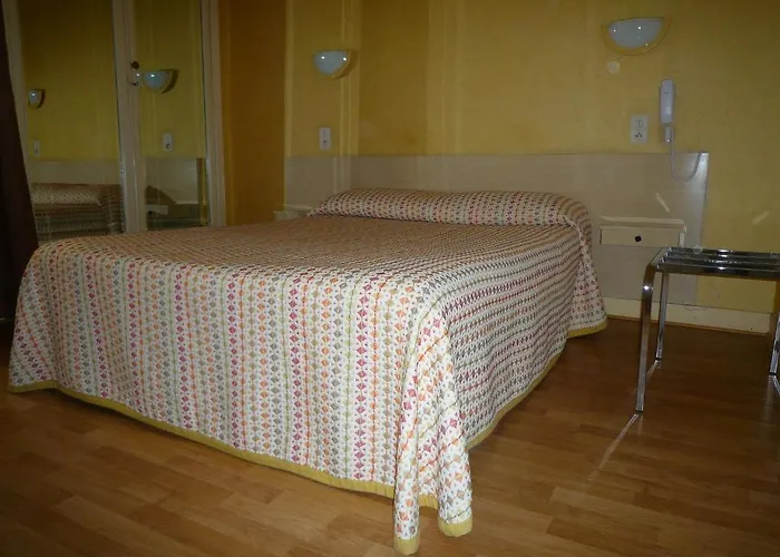 Castel Louis Hotel 2*